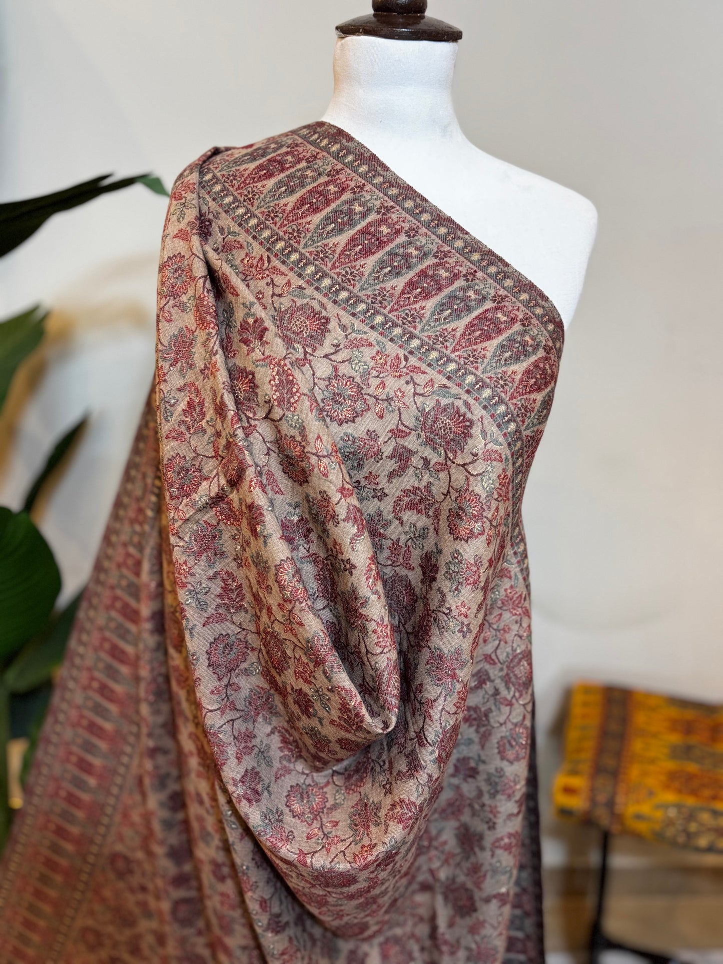 Kani Zari Pashmina Shawl ( Skin/Red )